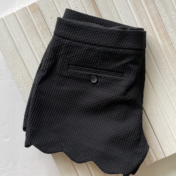 Black scallop shorts - Picture 5 of 8